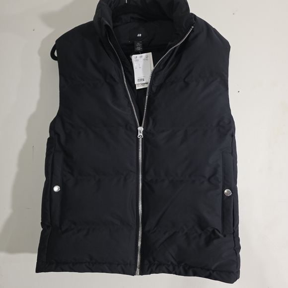 H&M Black Quilted Vest - Picture 3 of 10